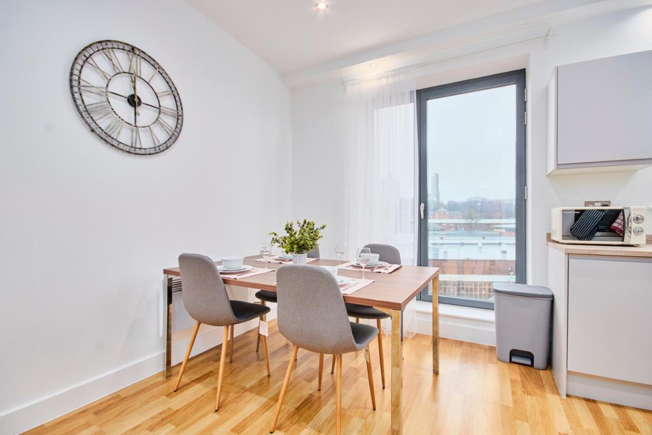 Large Duplex Penthouse - Parking Apartment ลีดส์ ภายนอก รูปภาพ